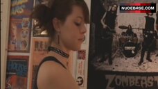 67. Jacqueline Smith Flashes Breasts – Vampegeddon