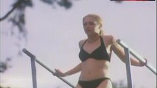 3. Melissa Joan Hart in Bikini – Sabrina, The Teenage Witch