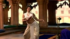 2. Indira Varma Erotic Oriental Dance – Kama Sutra: A Tale Of Love
