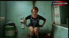 9. Diana Palazon Toilet Scene – Gente Pez