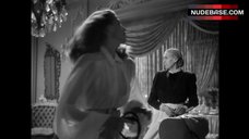 8. Rita Hayworth No Bra – Gilda