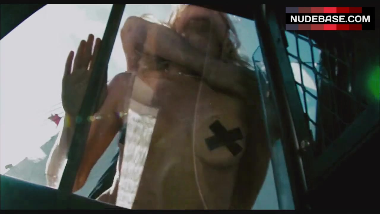 Amy Smart Topless – Crank 2: High Voltage (0:53) | NudeBase.com