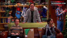 3. Kaley Cuoco Shows Sexy Bra – The Big Bang Theory