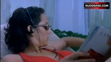 Marion Cotillard in Bikini – Une Femme Piegee