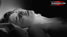 100. Maria Lease Topless – Vibrations