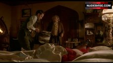 89. Sadie Frost Exposed Breasts – Dracula