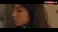 89. Hannah Hoekstra Shows Her Ass – App