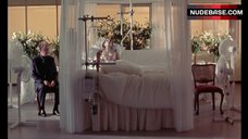 12. Amanda Plummer Shows Breasts – 81/2 Women