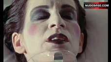 78. Amanda Plummer Shows Breasts – 81/2 Women