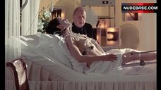 89. Amanda Plummer Shows Breasts – 81/2 Women