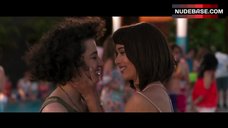23. Zoe Kravitz Lesbi Scene – Rough Night