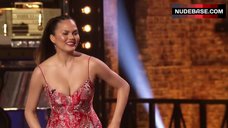 Chrissy Teigen Cleavege – Lip Sync Battle