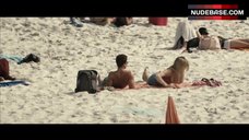 1. Roeline Daneel Bikini Scene – Beauty