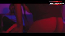 23. April Davis Shows Nude Butt – To Catch The Killer