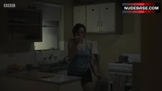 1. Elisabeth Moss No Bra – Top Of The Lake