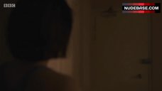 45. Elisabeth Moss No Bra – Top Of The Lake