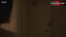 56. Elisabeth Moss No Bra – Top Of The Lake