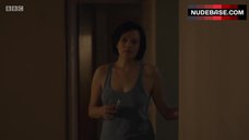 78. Elisabeth Moss No Bra – Top Of The Lake