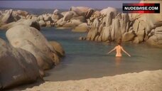 12. Diver Chasing Naked Alice Taglioni – Detrompez-Vous