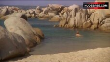 23. Diver Chasing Naked Alice Taglioni – Detrompez-Vous