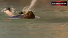 56. Diver Chasing Naked Alice Taglioni – Detrompez-Vous