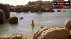 67. Diver Chasing Naked Alice Taglioni – Detrompez-Vous