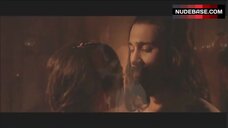 1. Kristin Kreuk Intimate Scene – Partition