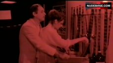 12. Nadiuska Naked Breasts – Siete Chicas Peligrosas