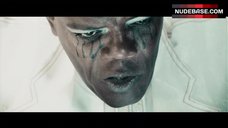 89. Scarlett Johansson Decollete – The Spirit