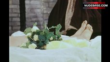 23. Julie Ritter Naked Tits – Death Bed: The Bed That Eats