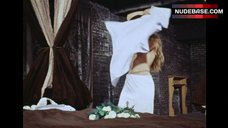 78. Julie Ritter Nude Breasts – Death Bed: The Bed That Eats