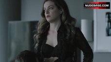 23. Riley Keough Cunnilingus – The Girlfriend Experience