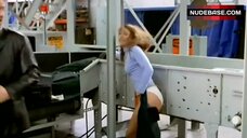 78. Elizabeth Hurley Lost Pants – Serving Sara