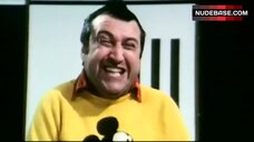 45. Pilar Velazquez Nude Breasts – Sesso In Testa