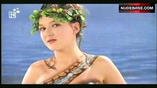 78. Hannah Herzsprung Snake Body-Art on Breasts – Aus Heiterem Himmel