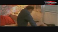 12. Anneke Blok Cleavege in Bra – Zus & Zo