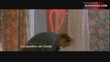 45. Anneke Blok Cleavege in Bra – Zus & Zo