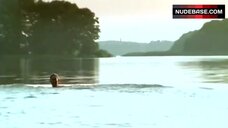 100. Vera Baranyai Removes Her Bra on Beach – Liebling, Bring Die Huhner Ins Bett