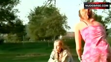 12. Vera Baranyai Removes Her Bra on Beach – Liebling, Bring Die Huhner Ins Bett