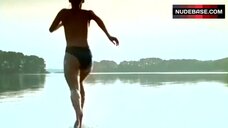 Vera Baranyai Removes Her Bra on Beach – Liebling, Bring Die Huhner Ins Bett