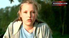 89. Vera Baranyai Removes Her Bra on Beach – Liebling, Bring Die Huhner Ins Bett