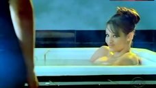 2. Leila Arcieri in Bathtub – Csi: Miami