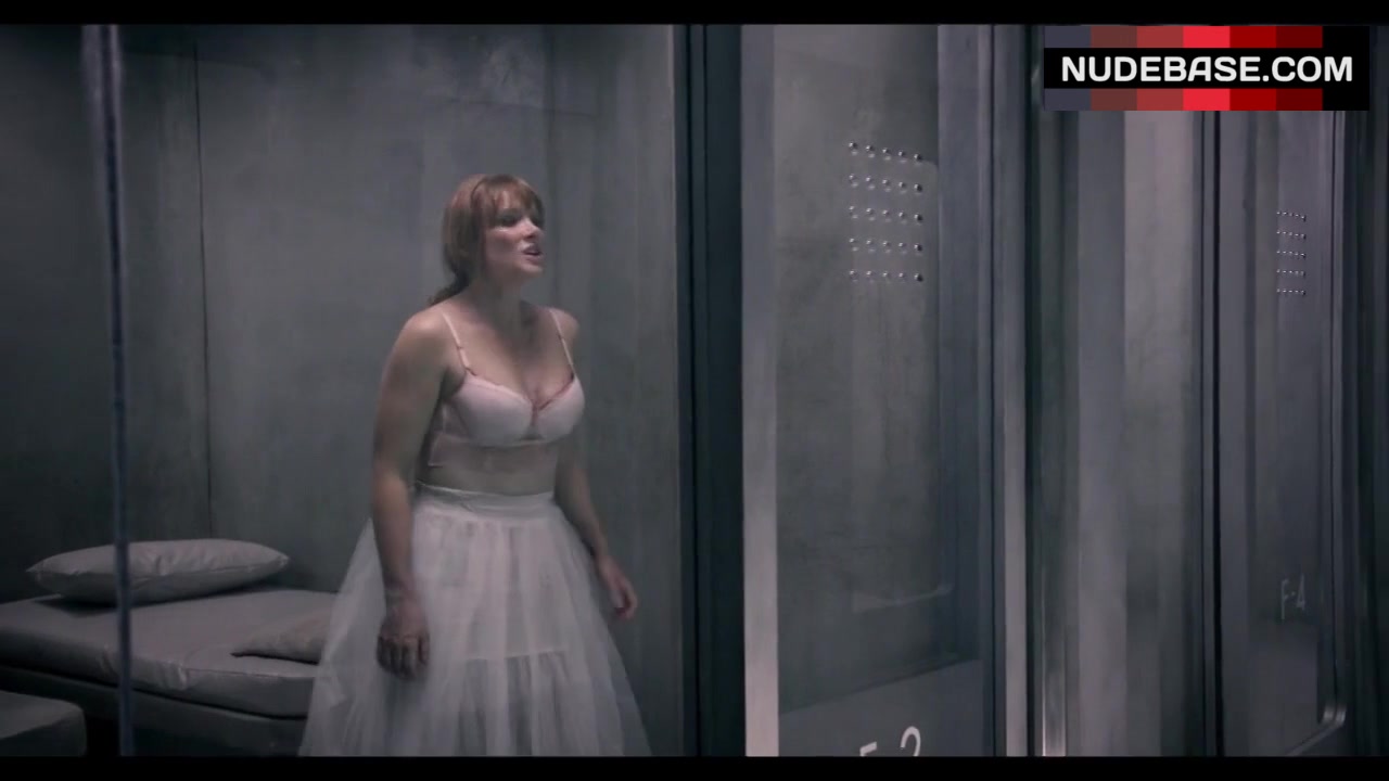 Bryce Dallas Howard in Bra – Black Mirror (2:13) | NudeBase.com