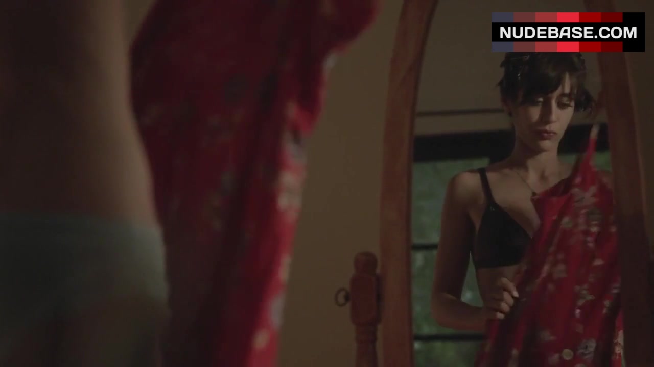 Lizzy caplan underwear — pic 7