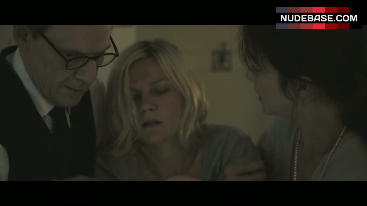 Kirsten Dunst Ass Scene – Melancholia (1:32) | NudeBase.com