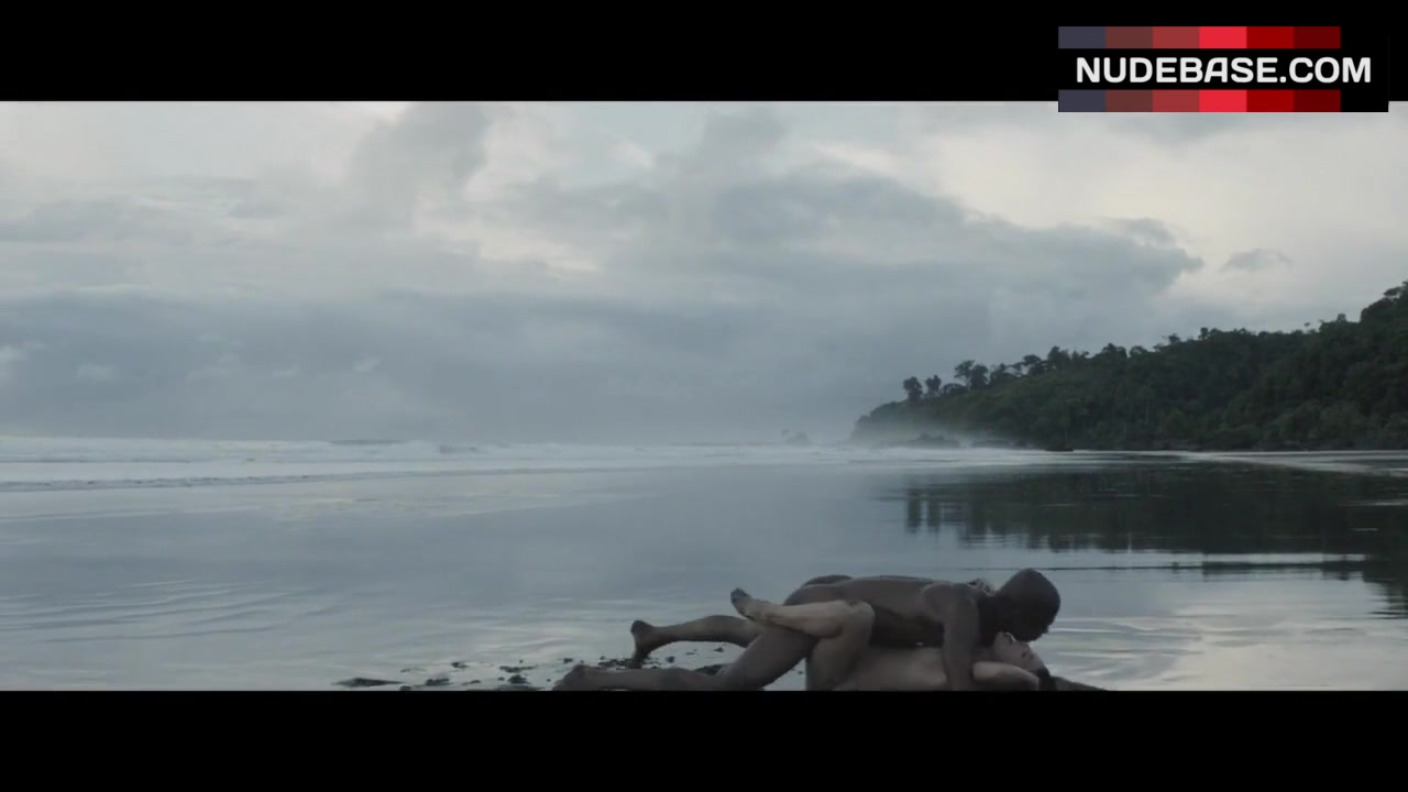 Adriana Ugarte Sex on Beach – Palm Trees In The Snow (0:28) | NudeBase.com