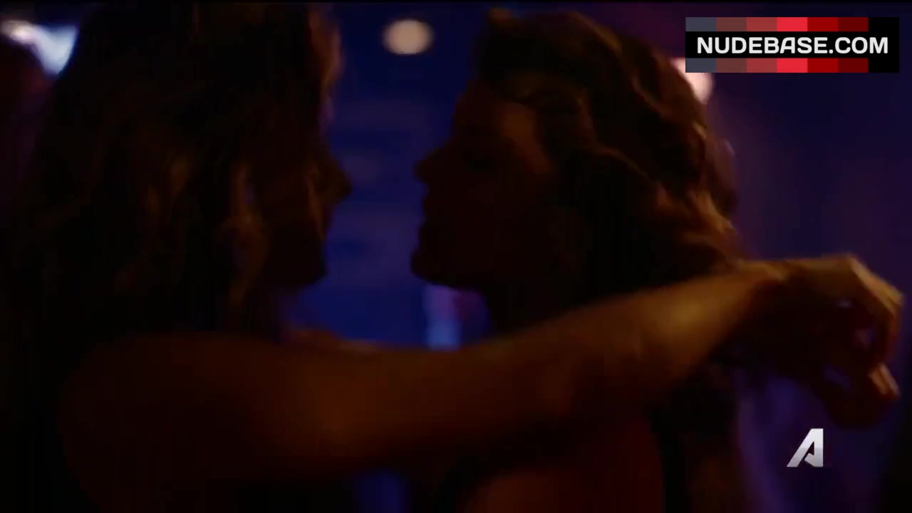 Rachel Blanchard Lesbian Kiss In Night Club You Me Her Nudebase Com