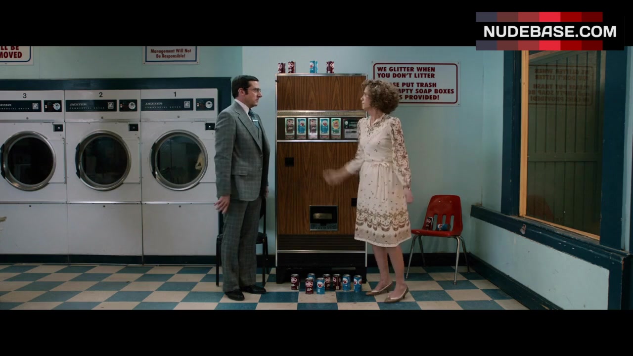 Kristen Wiig Butt in Panties – Anchorman 2: The Legend Continues (0:31) |  NudeBase.com