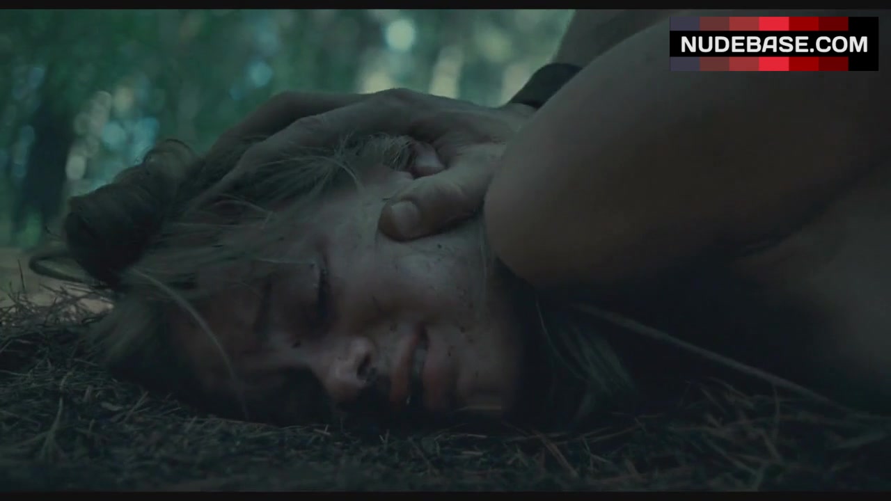 Sara Paxton Rape Scene in Forest – The Last House On The Left (2:51) |  NudeBase.com