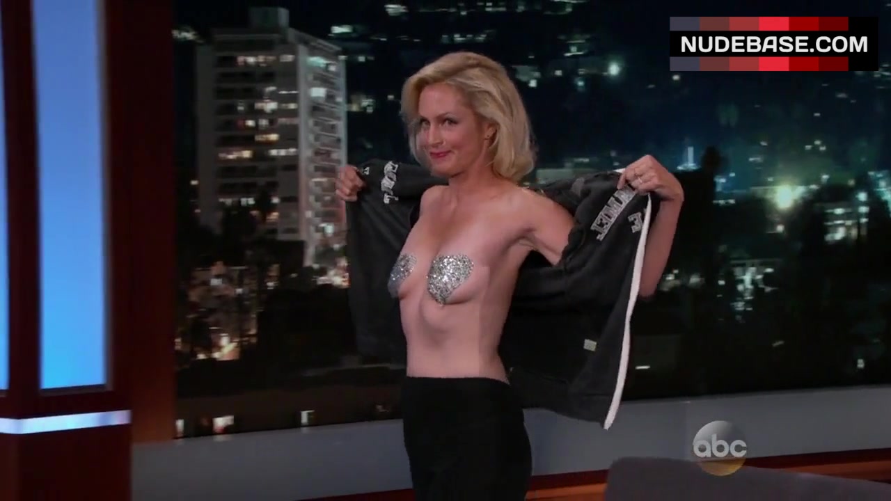 Ali wentworth topless.